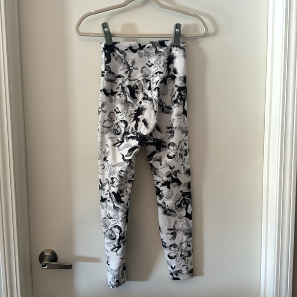 Balance Collection High Rise Leggings - Picture 7 of 7